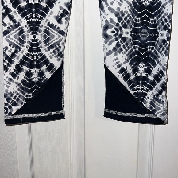 Victoria’s Secret Black Bas Court Tie Dye High Waisted Knockout Crop Leggings - Picture 10 of 12